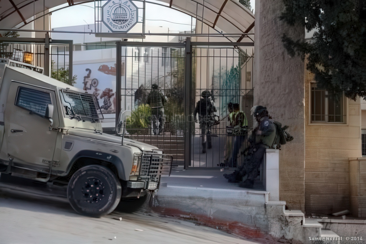 26 إصابة خلال اقتحام الاحتلال حرم جامعة القدس "أبو ديس": ومحاصرة طلبة كلية الطب